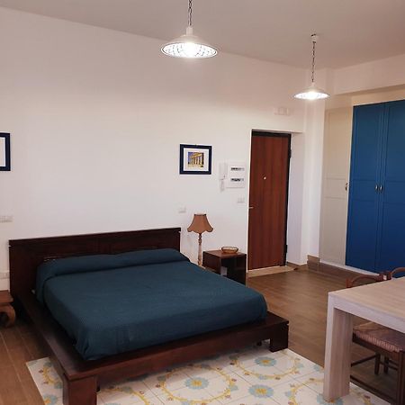 Fronte Mare A Venetico Apartment Стая снимка